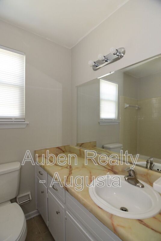 Building Photo - 2317 Hiwatha Dr