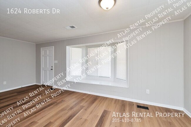 Building Photo - 1624 Roberts Dr