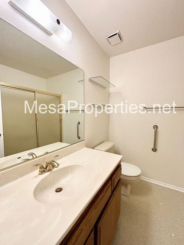 Building Photo - 15819 Cedarwood Pl