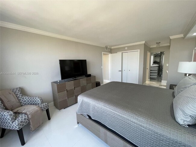 Building Photo - 2500 Parkview Dr
