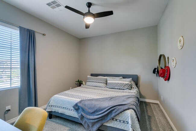 Building Photo - Gated, 4bed + loft with Bedroom and Full bathroom downstairs. Skye Canyon