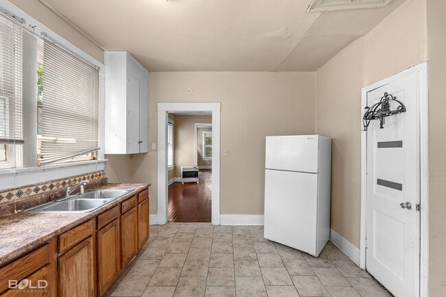 Building Photo - Charming Remodeled Home in the Heart of Sh...