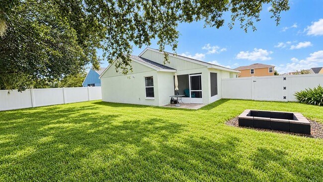 Building Photo - 732 Overlook Grove Dr
