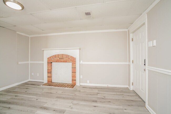 Building Photo - 820 Penn St