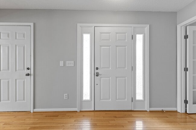Building Photo - 2112 Echo Glen Ln