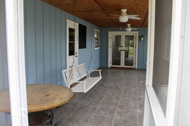 Building Photo - Port Orange Charming 5-Bedroom, 2-Bathroom...