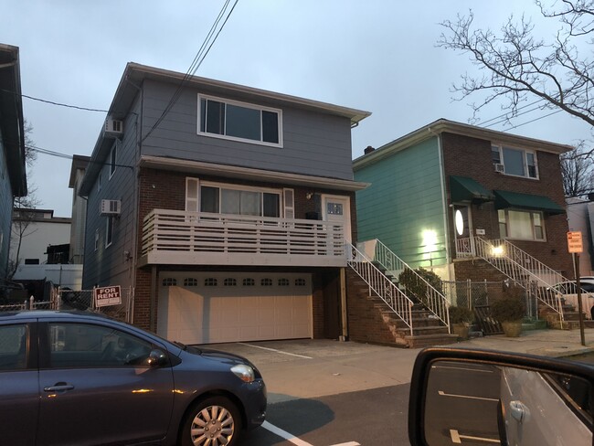 Building Photo - 4304 Meadowview Ave