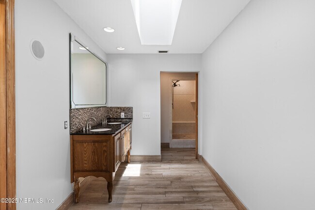 Building Photo - 49 Nelsons Point