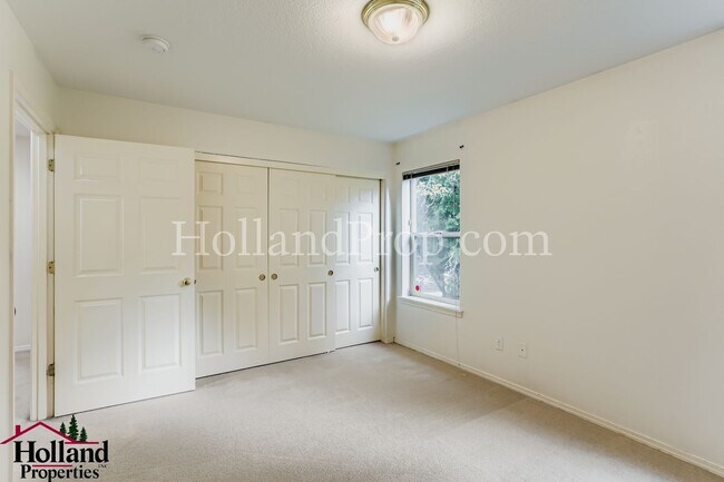 Building Photo - 3060-3062 Lazy River Dr