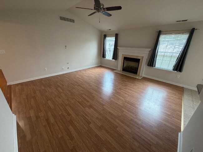 Building Photo - 45 Anchor Ln