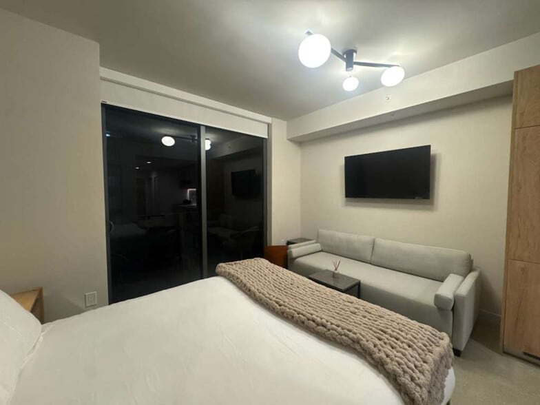 Building Photo - 11 NE 6th St