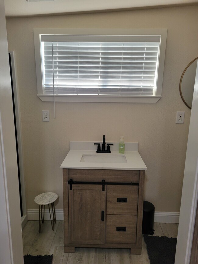 Building Photo - 325 Wilson Ave