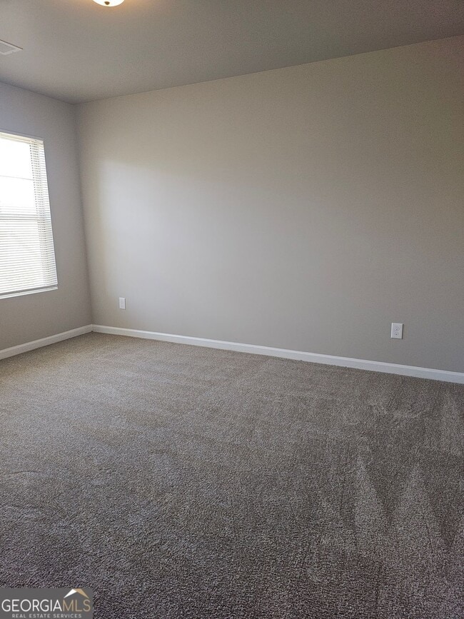 Building Photo - 102 Daisy Cir