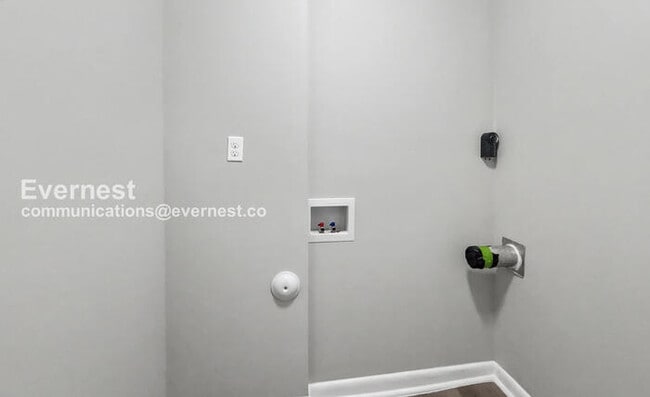 Building Photo - 500 Swann Dr