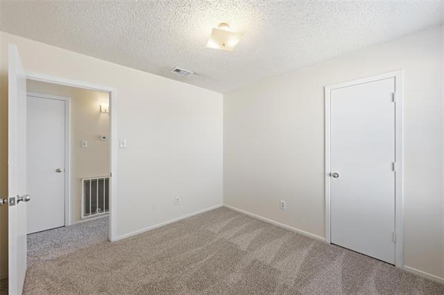 Building Photo - 504 Kings Way Dr