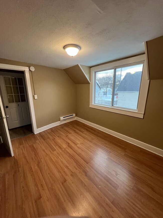 Building Photo - 21 Spruce St