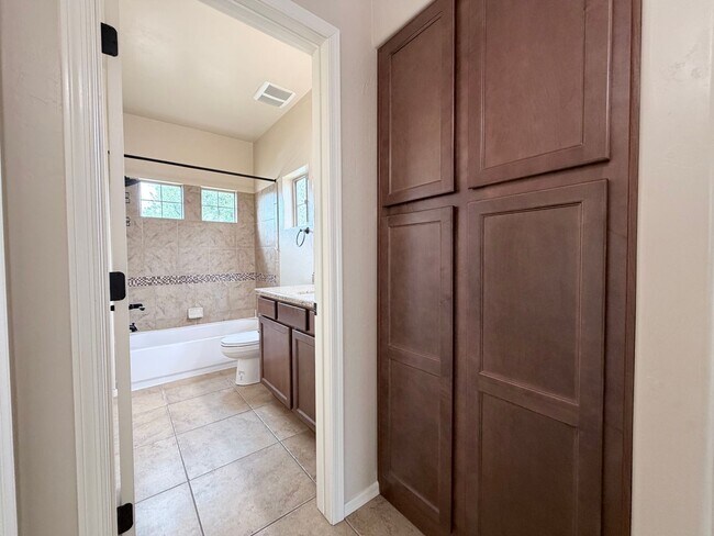 Building Photo - 3BR/2BA/2.5CG, 1861 sq.ft. rental in Sierra Vista, AZ