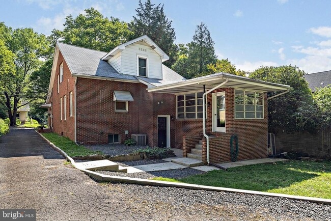 Building Photo - 426 4th Ave