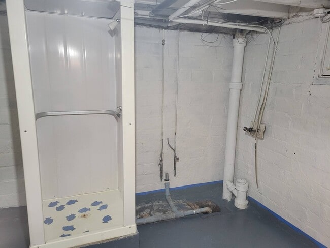 Building Photo - 621 Dearborn Ave