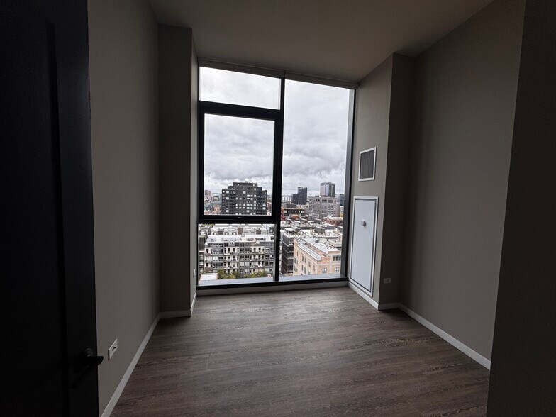 Building Photo - 26 N Sangamon St