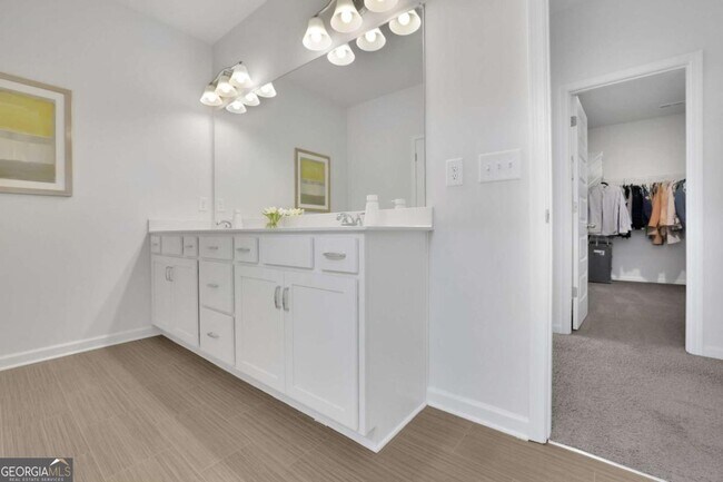 Building Photo - 803 Dundee Wy