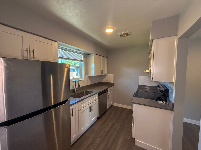 Primary Photo - Standard Street Oasis Apartments