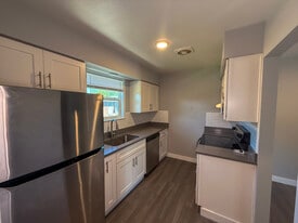 Building Photo - Standard Street Oasis Apartments