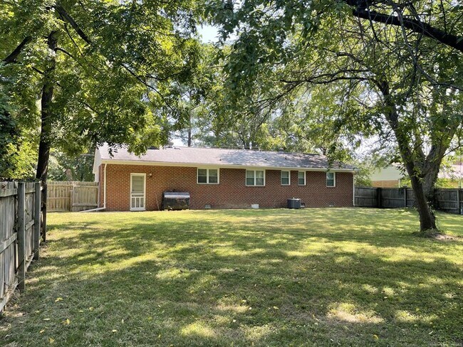 Building Photo - 107 Caran Rd