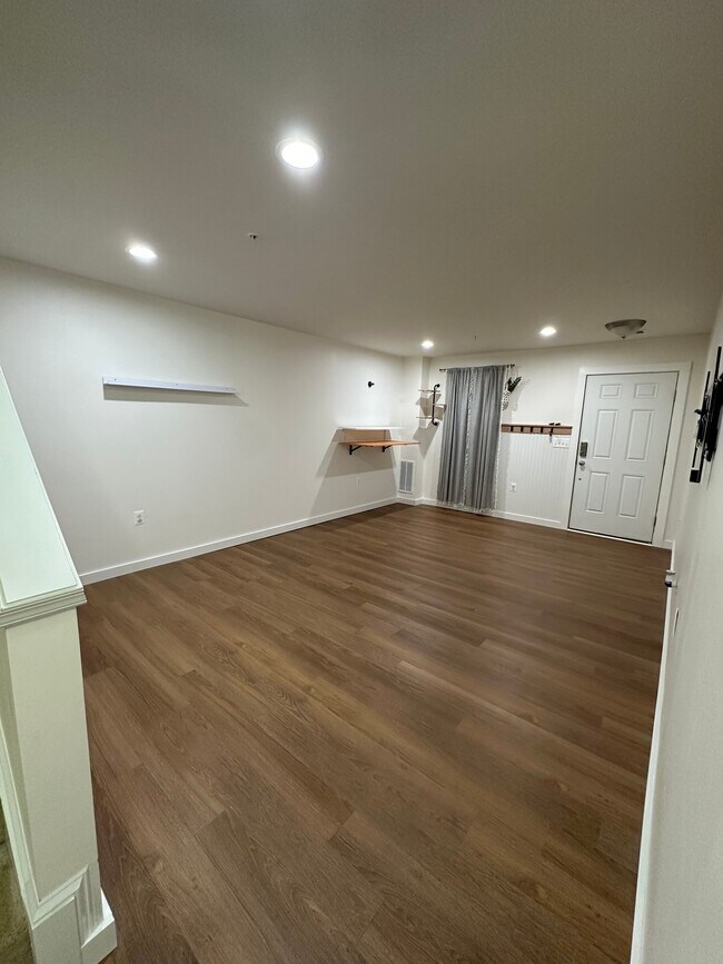 Building Photo - 135 Intrepid Ln