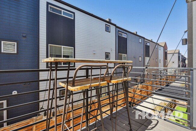 Building Photo - Modern 2 Bed + Office, 2.5 Bath Townhome |...