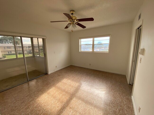 Building Photo - 209 Norwich I