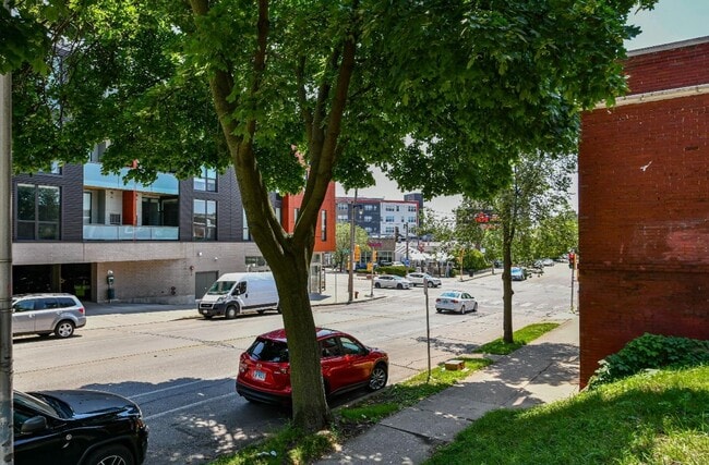 Building Photo - 2315 N Oakland Ave