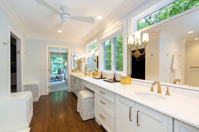 Building Photo - 6 Tall Tree Ct