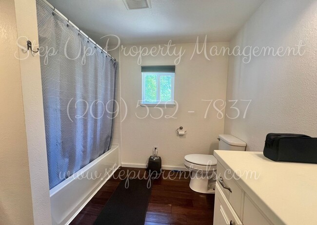 Building Photo - Charming 3 Bedroom Willow Springs Retreat ...