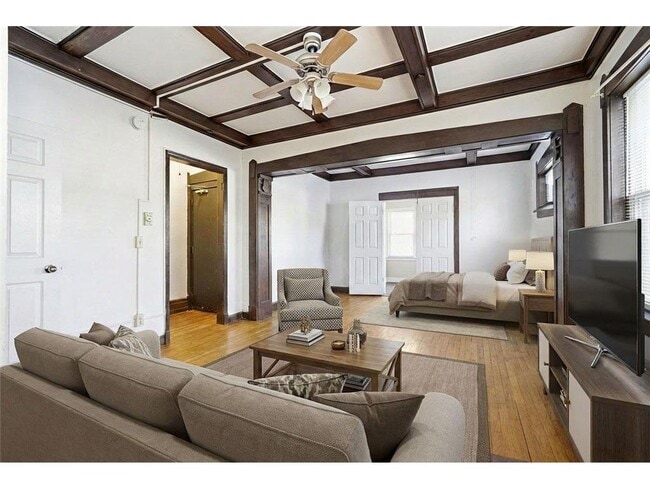 Building Photo - 604 Holly Ave