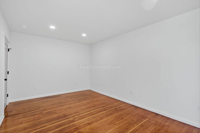 Building Photo - 4938 SE Foster Rd