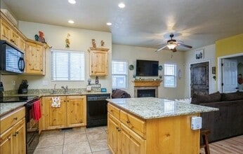 Building Photo - 3857 E Cunninghill Dr
