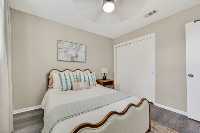 Building Photo - 6635 Queensclub Dr