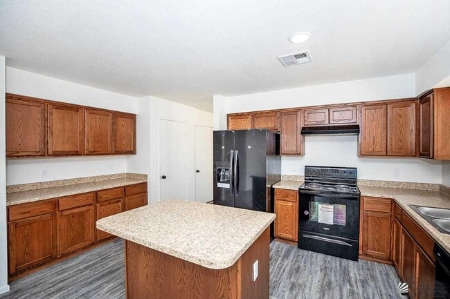 Building Photo - 7561 E 45th St