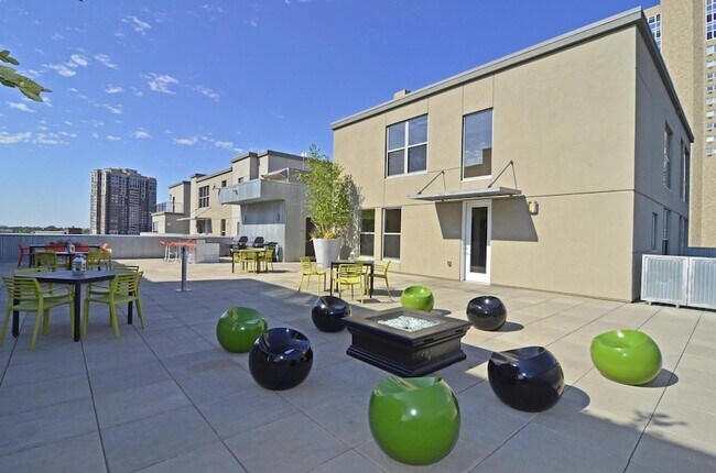 Building Photo - 521 S 7th St