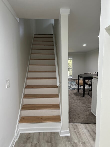 Building Photo - 1530 Fort Johnson Rd