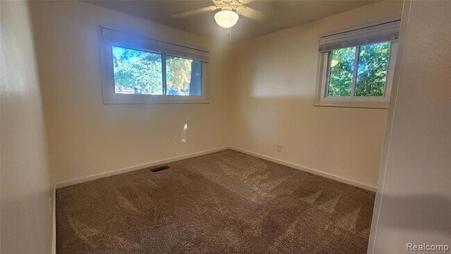 Building Photo - 6555 Manson Dr