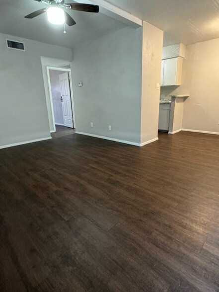 Building Photo - 1533 Industrial Dr E