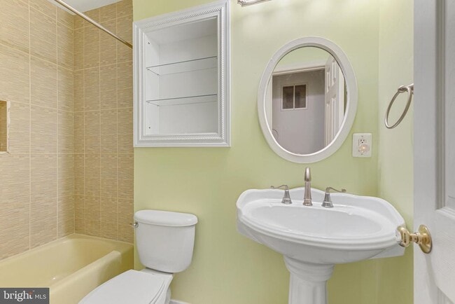 Building Photo - 10401 Courthouse Dr