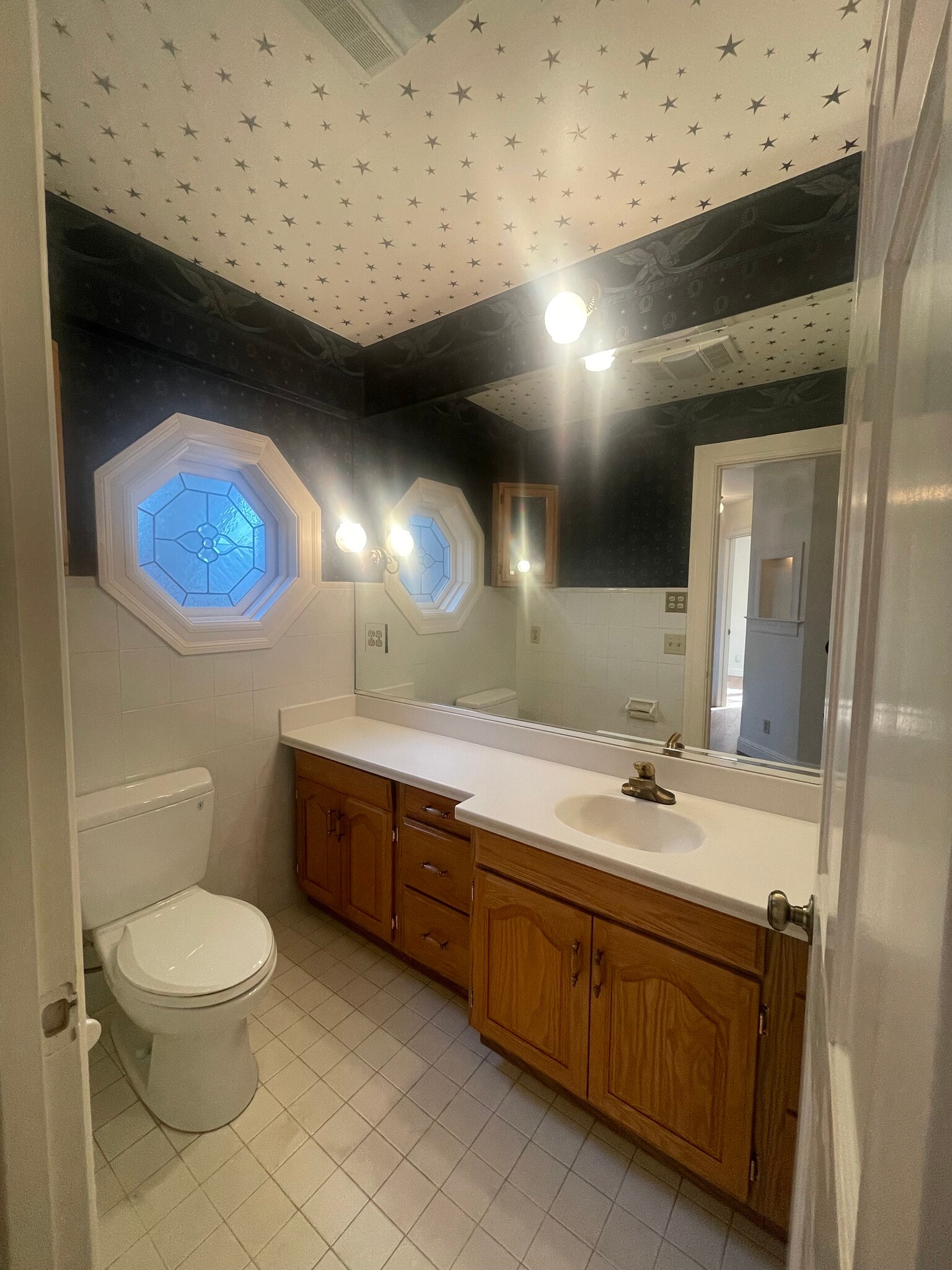 Building Photo - 200 Iris Way