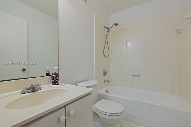 Building Photo - 990 NE 33rd Terrace