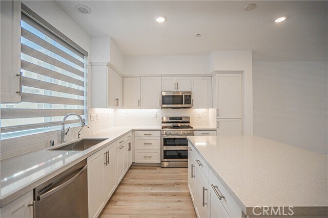 Building Photo - 2317 W Broadway