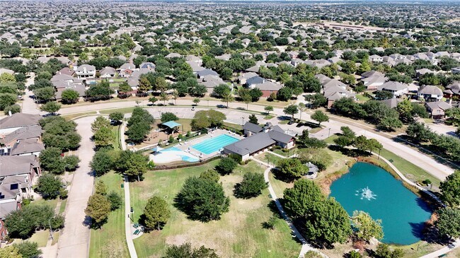 Building Photo - 26922 Henson Falls Dr