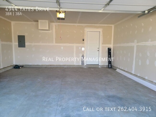 Building Photo - 4944 Yates Dr