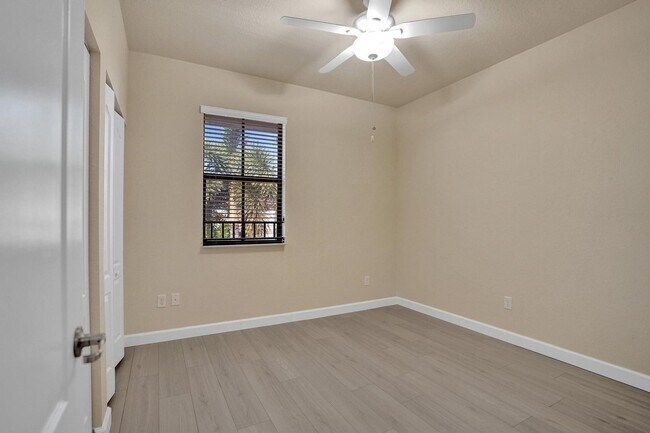 Building Photo - Gorgeous Townhome in Parkland